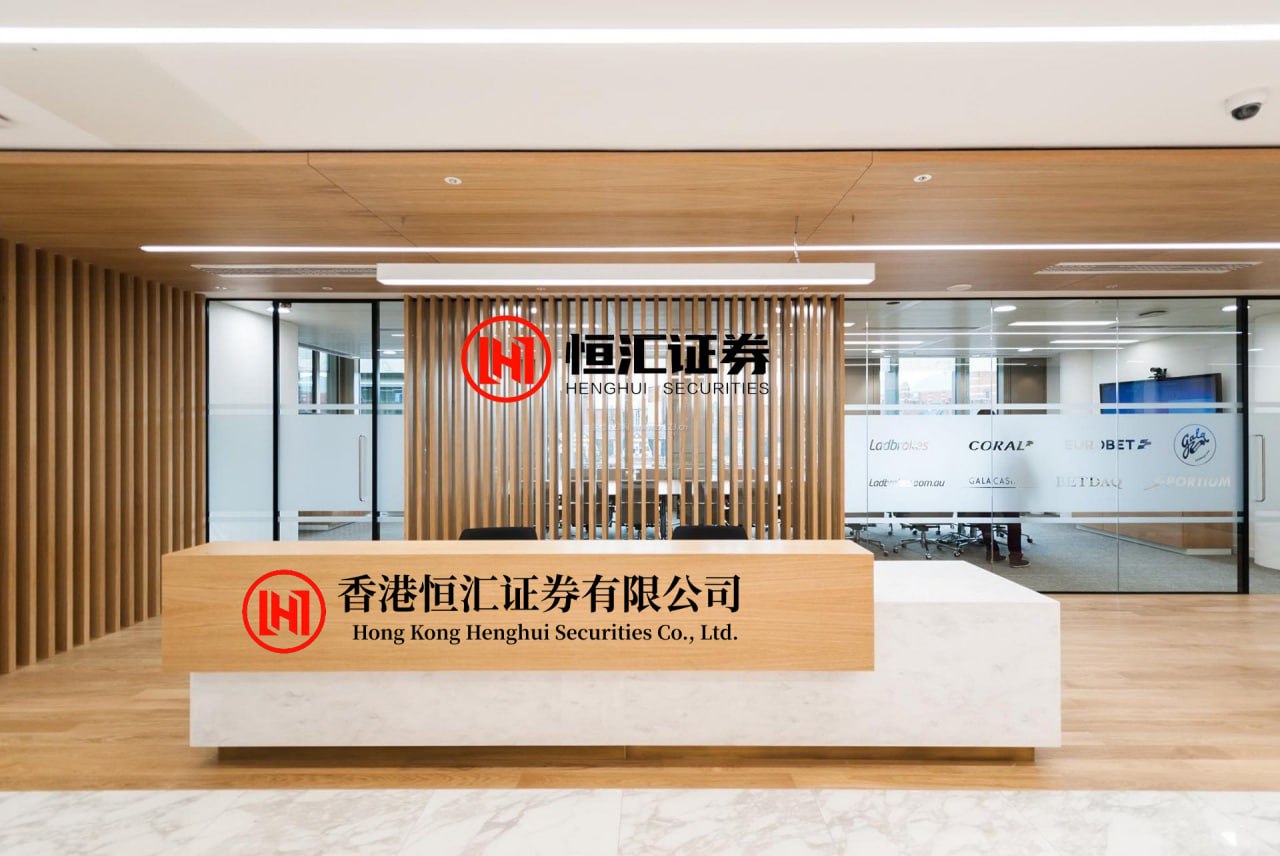 宏牛操盘 小鹏新专利可令机器人实现俯仰或侧摆